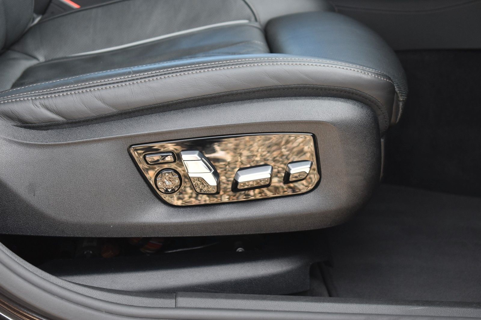 Fahrzeugabbildung BMW 630d GT xDrive Luxury Inegral Massage B&W Pan TV