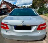 Mercedes-Benz 250 - silberne Mercedes-Benz 250