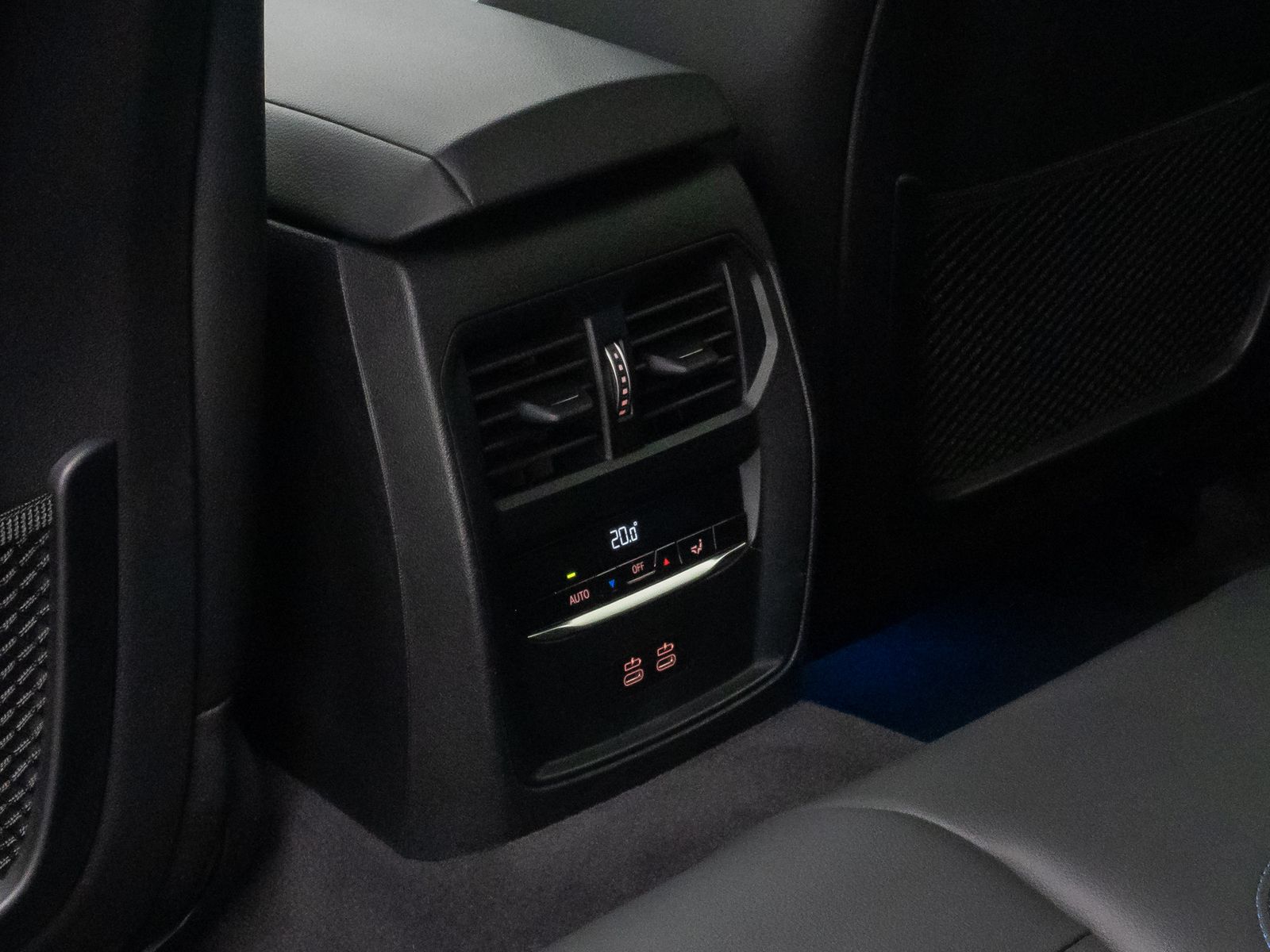 Fahrzeugabbildung BMW 330e M Sport Kamera Laser HUD DAB H/K AHK 19Zoll