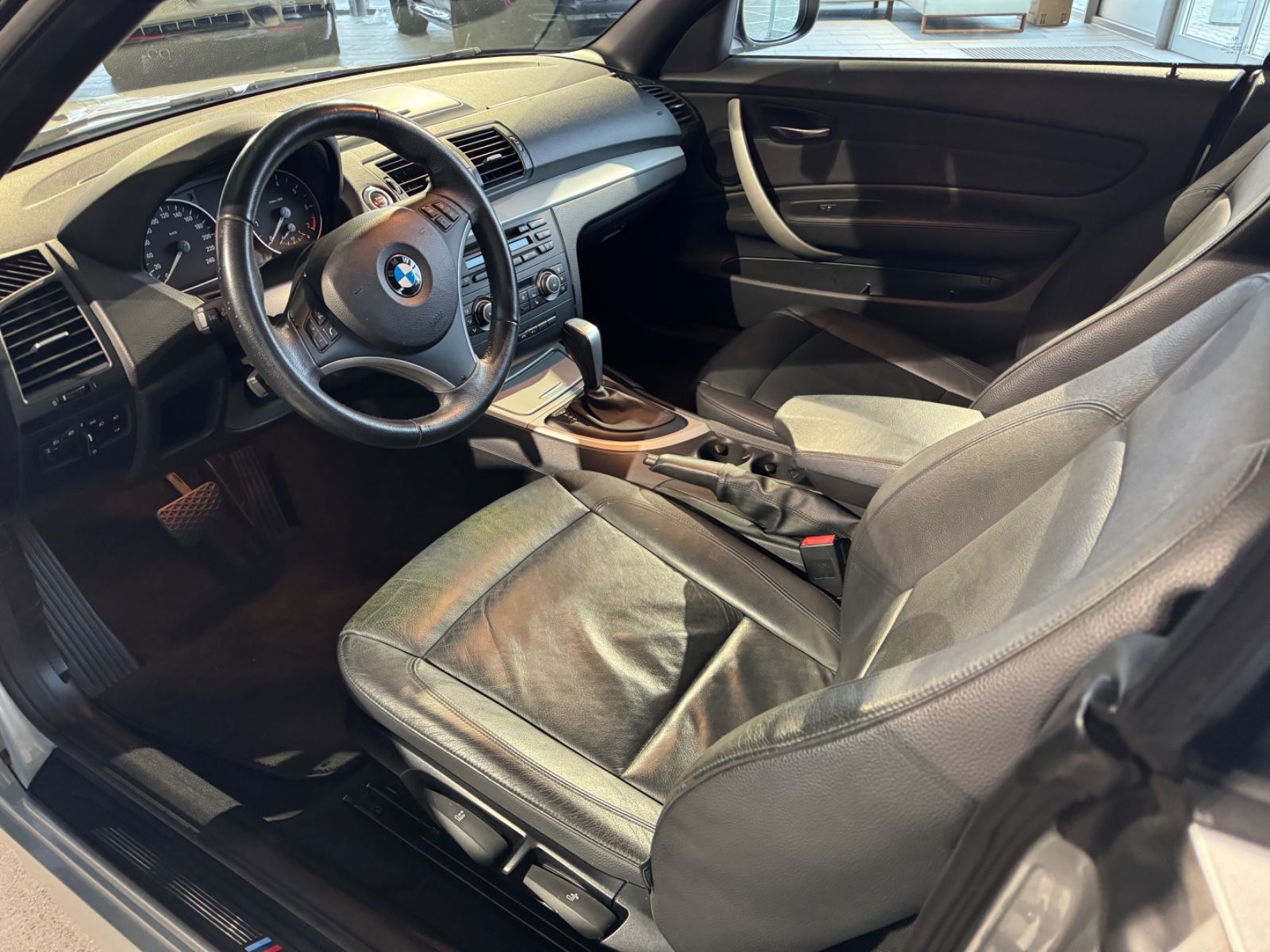 Fahrzeugabbildung BMW 118i Cabrio Automatik * M-Paket * Xenon * PDC *