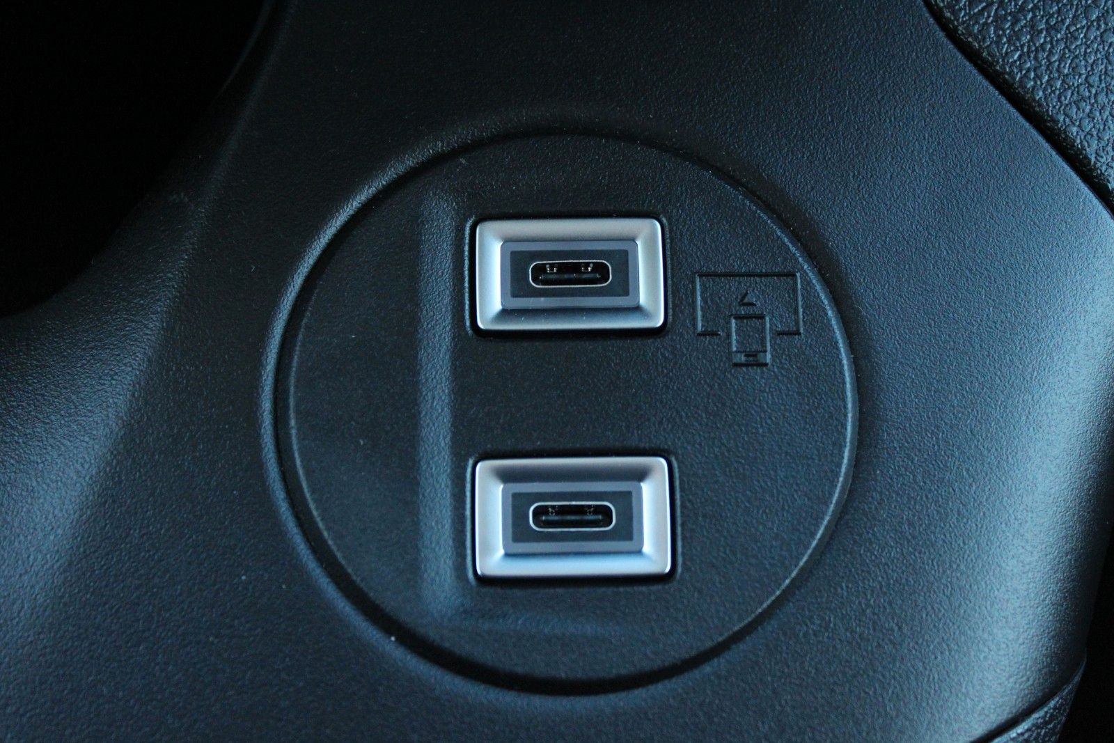 Fahrzeugabbildung Fiat Doblò Kastenwagen M 1.5 Diesel 75 kW