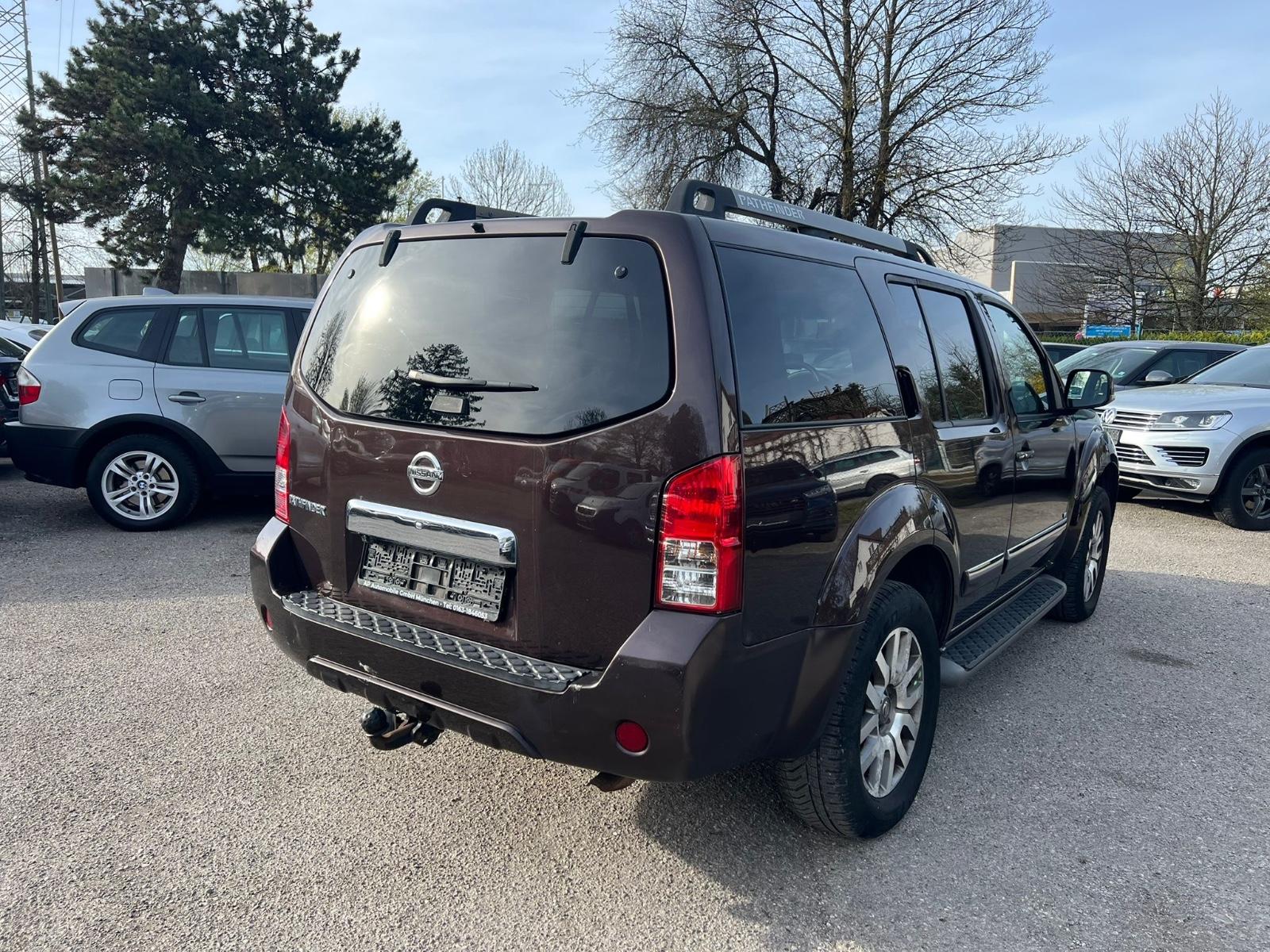 Nissan Pathfinder 3.0 dCi V6 LE | 231 ch | BVA | 7 places | Cuir | Toit ouvrant | Sièges électriques chauffants | Phares bi-xénon