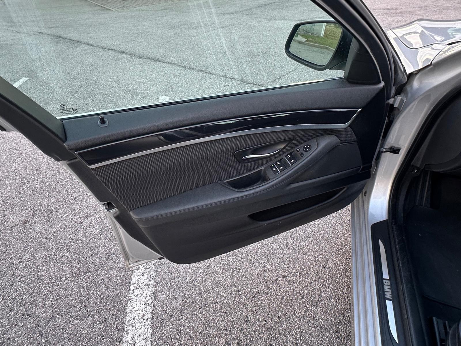BMW 520 2011 — photo 13