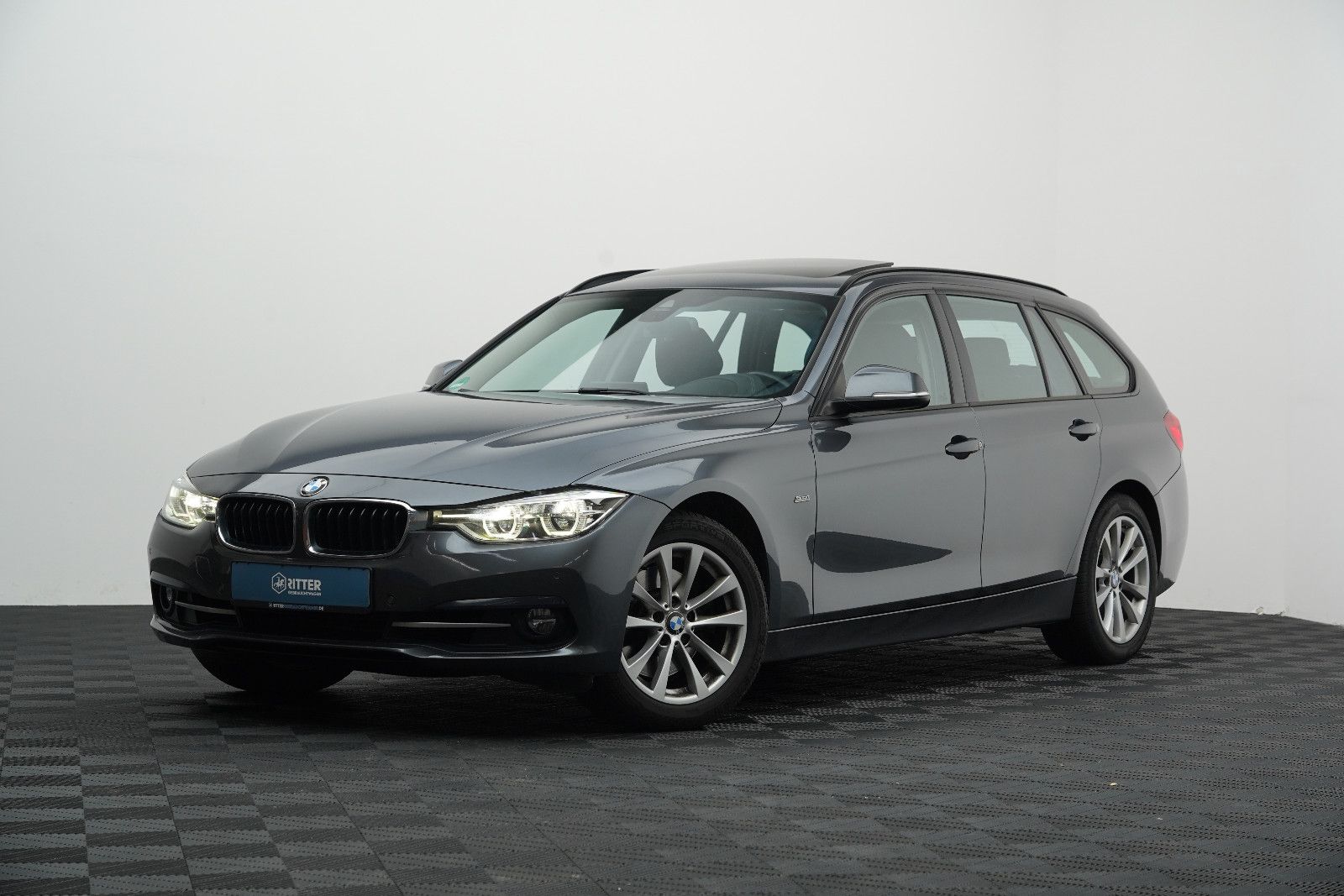 BMW 330d Sport Touring xDrive PANO LED HUD AHK PDC