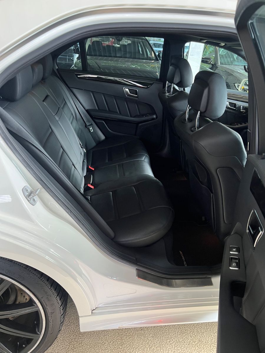 Fahrzeugabbildung Mercedes-Benz E 63 AMG E Lim. *DIAMANTWEISS*MB-SCHECKHEFT*