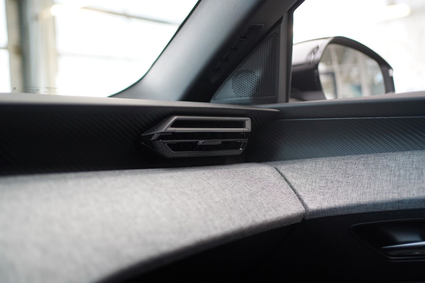 Fahrzeugabbildung Peugeot 5008 Allure Hybrid 145 e-DSC6 7 Sitzer Navi