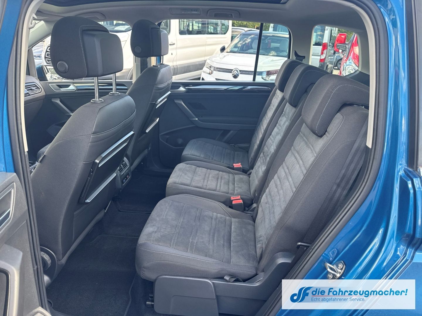 Fahrzeugabbildung Volkswagen Touran Highline 2,0TDi Pano *EXPORT