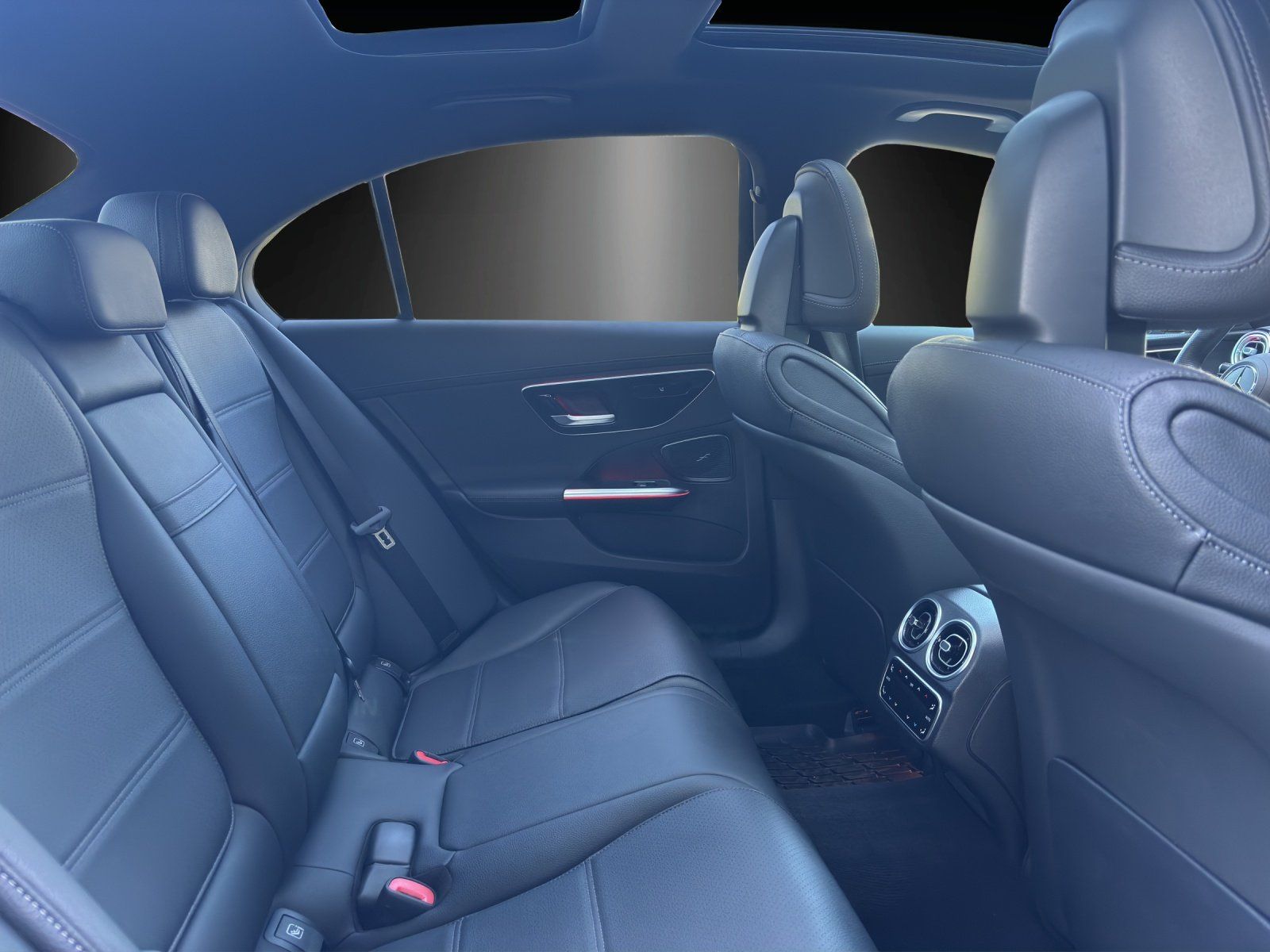 Fahrzeugabbildung Mercedes-Benz C300 d 4M AMG Pano DSITRO Massage HUD KeyGo Memo