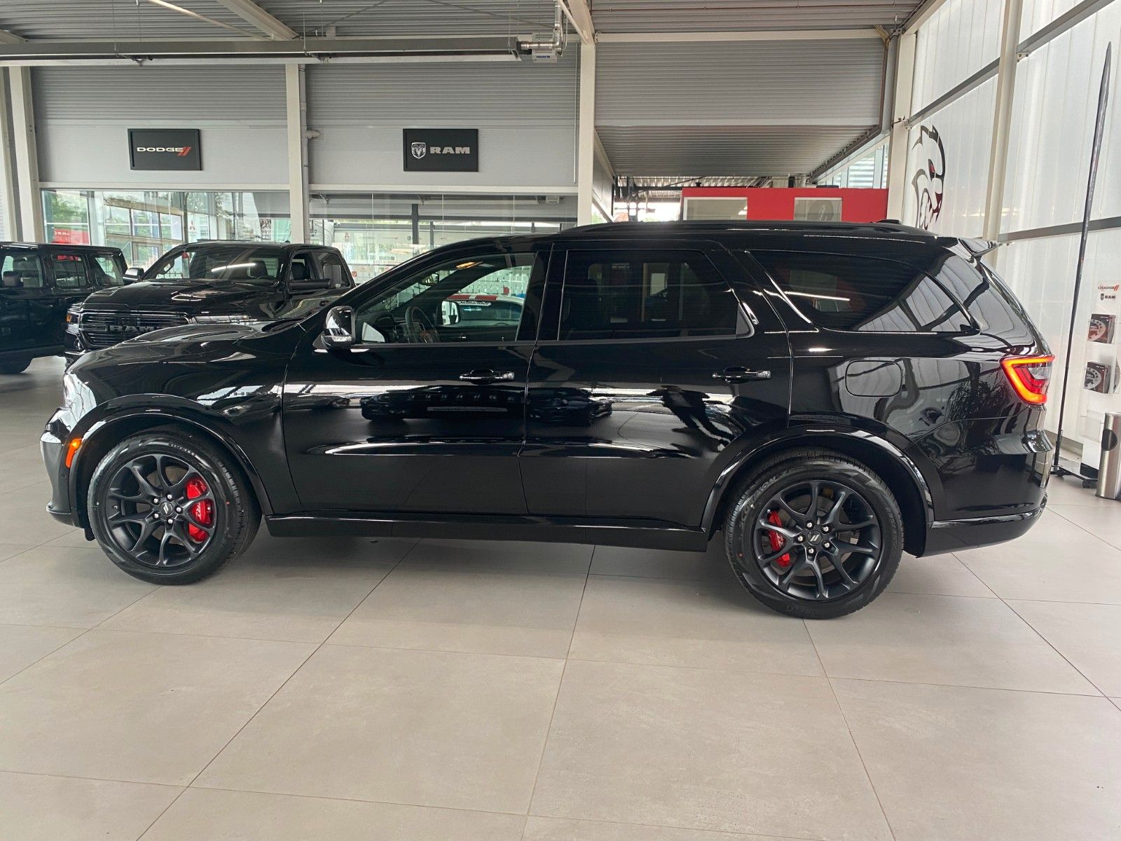 Fahrzeugabbildung Dodge Durango 5,7 HEMI R/T Premium LPG Black 7-Sitzer