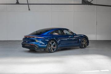 صورة 2 لـ 2020 Porsche TAYCAN