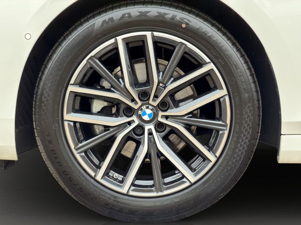 BMW 220i Active Tourer M-SPORT NAVI HUD 360° H K 18 foto 5