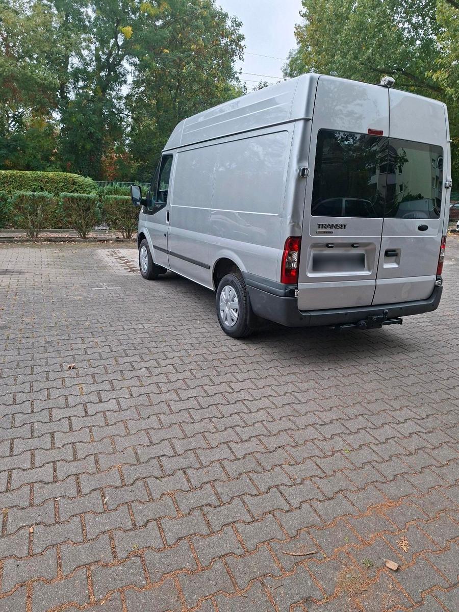 Ford Transit 2010 — interior