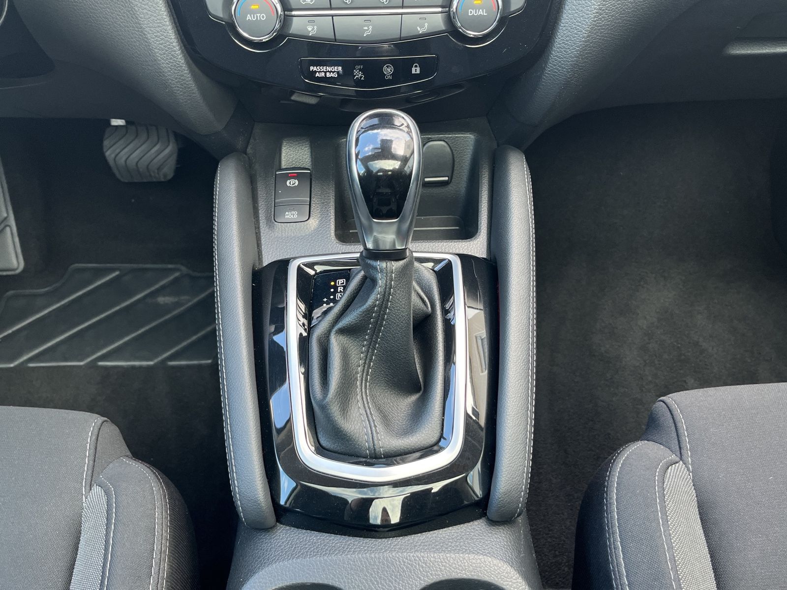 Fahrzeugabbildung Nissan Qashqai SHZ*NAVI*360°Kamera*PDC*AHK*LED*Pano**