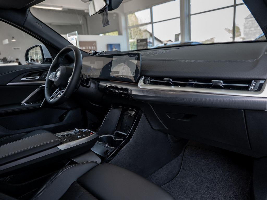 BMW iX2 - Bild 6