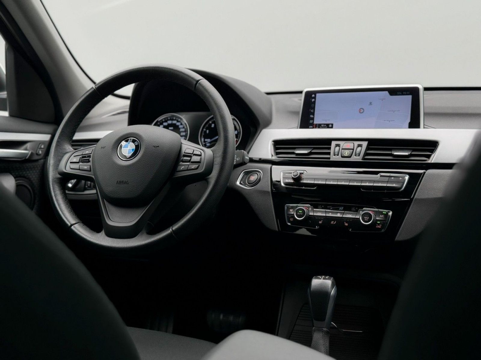 Fahrzeugabbildung BMW X1 xD25e DAB Navi Lordos PDC Geschwindigkeitsreg