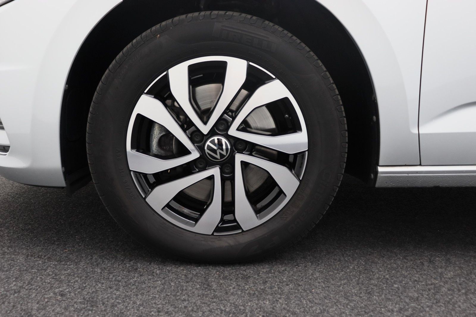 Fahrzeugabbildung Volkswagen Touran Active DSG AHK LED ACC Kamera