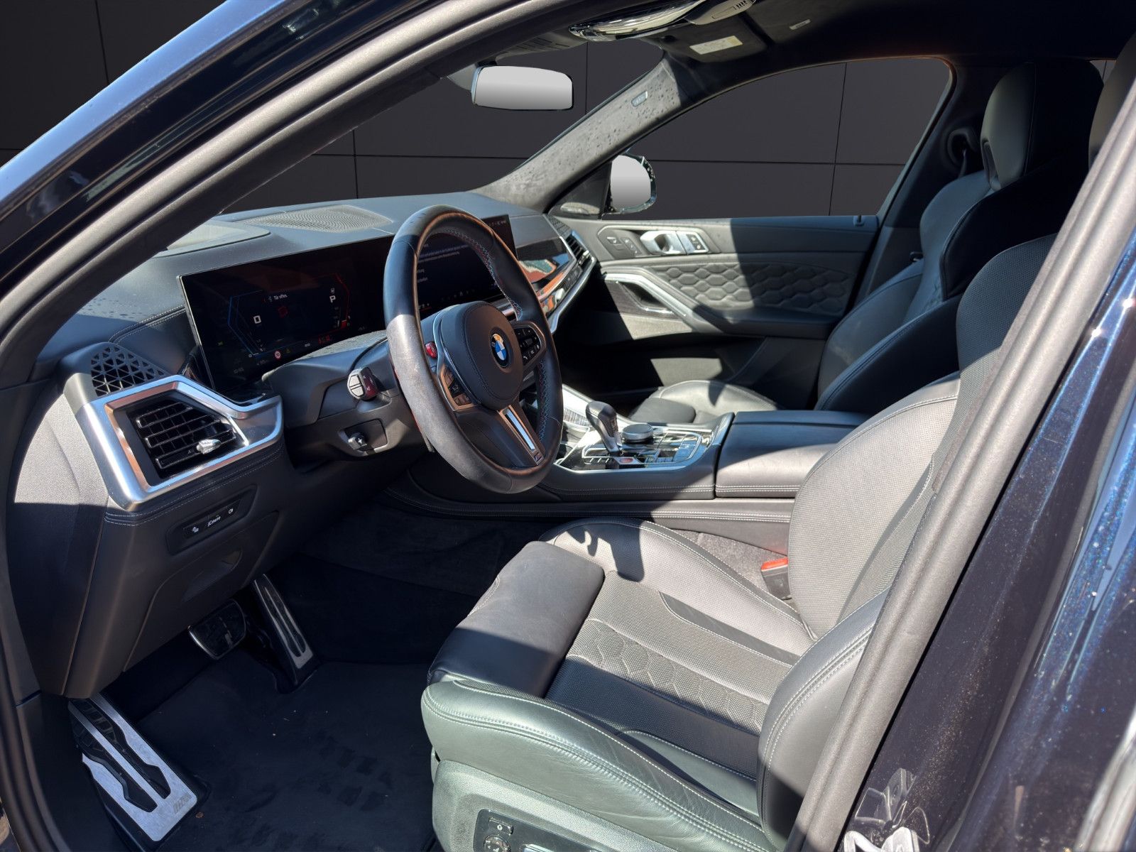 Fahrzeugabbildung BMW X6 M Competition/Massage/Shadow/360°/H&K