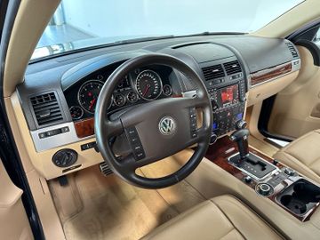 Fahrzeugabbildung Volkswagen Touareg V8 Bi-Xenon Navi Memory PDC 4xSitzhzg LM