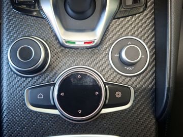 Alfa Romeo Giulia 2.9 V6 Bi-Turbo Quadrifoglio Kam.+KeyLess