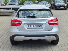 Fahrzeugabbildung GLA 180 Navi Fahrerprofil Ambientebeleuchtung SH