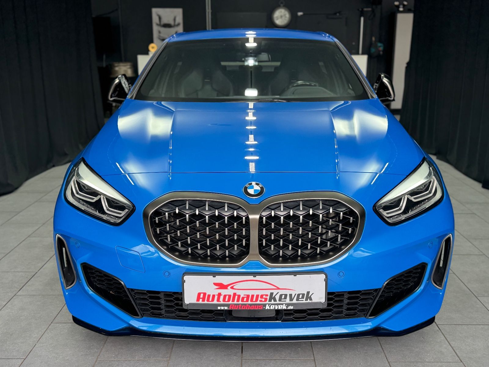 Fahrzeugabbildung BMW M135 i xDrive|H/K|NAVI|ACC|HEAD-UP|SPORTSITZE|