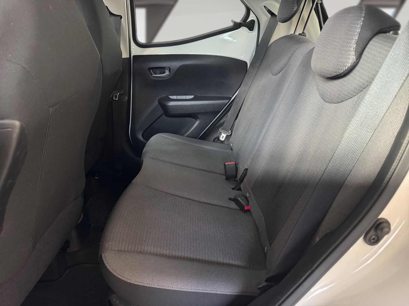 Fahrzeugabbildung Toyota AYGO x-play Team D