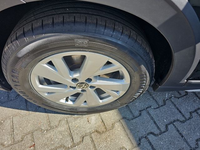 Fahrzeugabbildung Volkswagen Taigo 1.5 TSI LIFE AHK SHZ LED ASG KEYLESS KLIMA