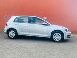 Volkswagen Golf VII Lim. Trendline BMT - Cars in Frankfurt (Main): Kleinwagen