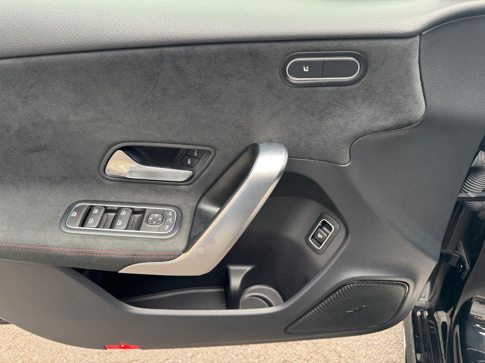 Fahrzeugabbildung Mercedes-Benz A 200 AMG 19"+Ambiente+R-Kamera+Pano+LED+MBUX