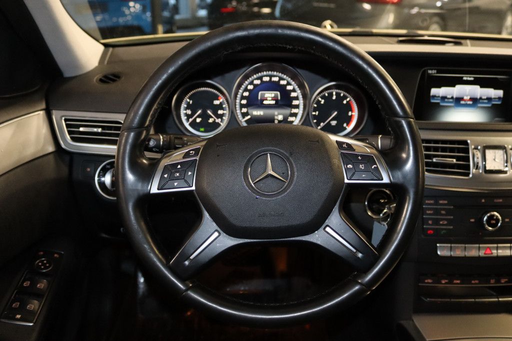 Fahrzeugabbildung Mercedes-Benz E 220 T BlueTEC 9G-TR.-Navi-LED-STDHZ-Leder-