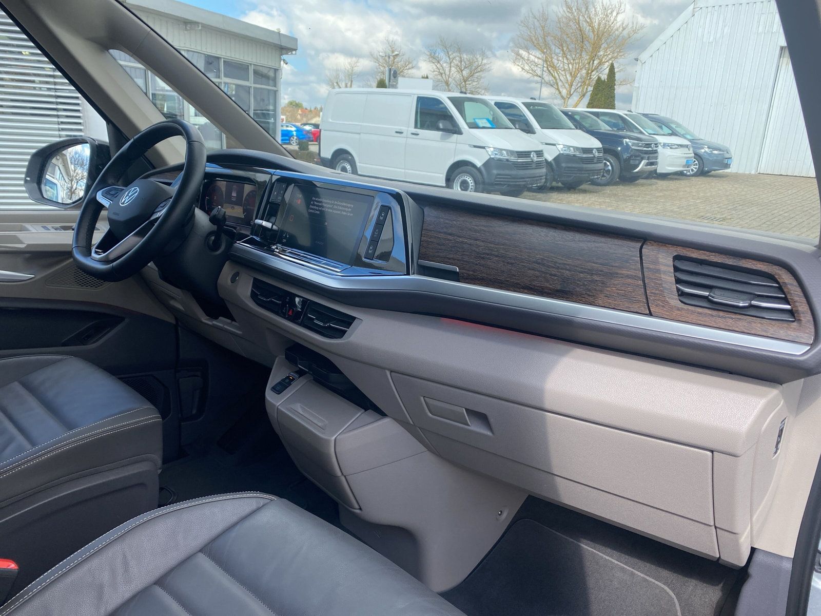 Fahrzeugabbildung Volkswagen T7 Multivan 2.0 TDI DSG Style MATRIX STANDHZG