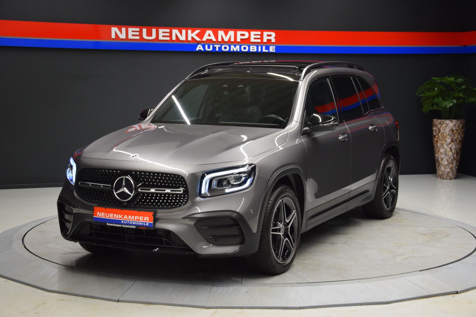 Fahrzeugabbildung Mercedes-Benz GLB 200 AMG Line 7Sitze Pano Ambi Widescreen AHK