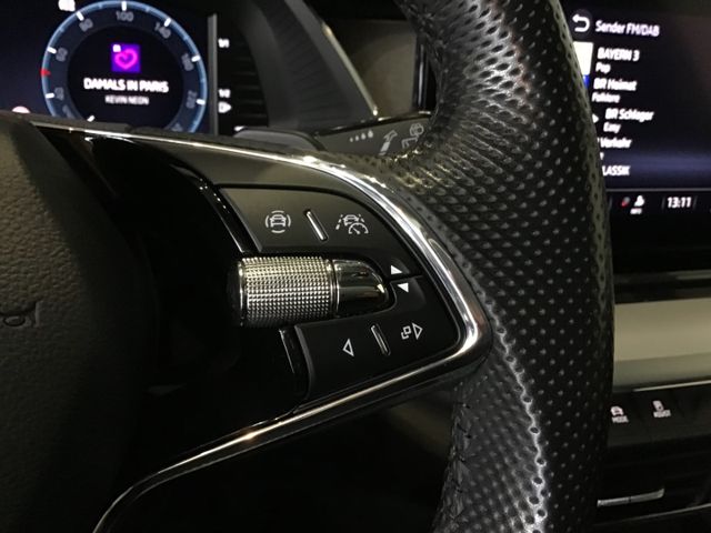 Fahrzeugabbildung Skoda Octavia 2.0 TDI Style Combi Navi/AHK/ACC/HUD/Mem