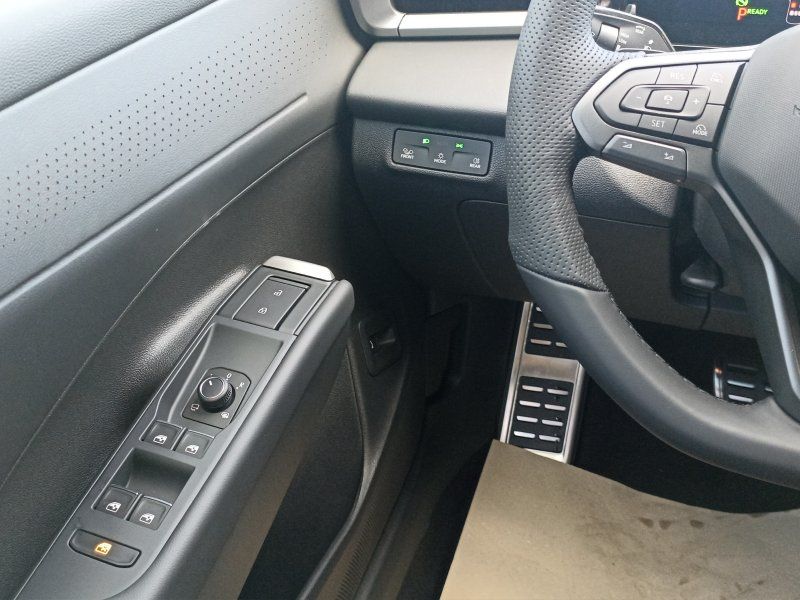 Fahrzeugabbildung Volkswagen T-Roc 1.5 eTSI R-Line DSG Black Style