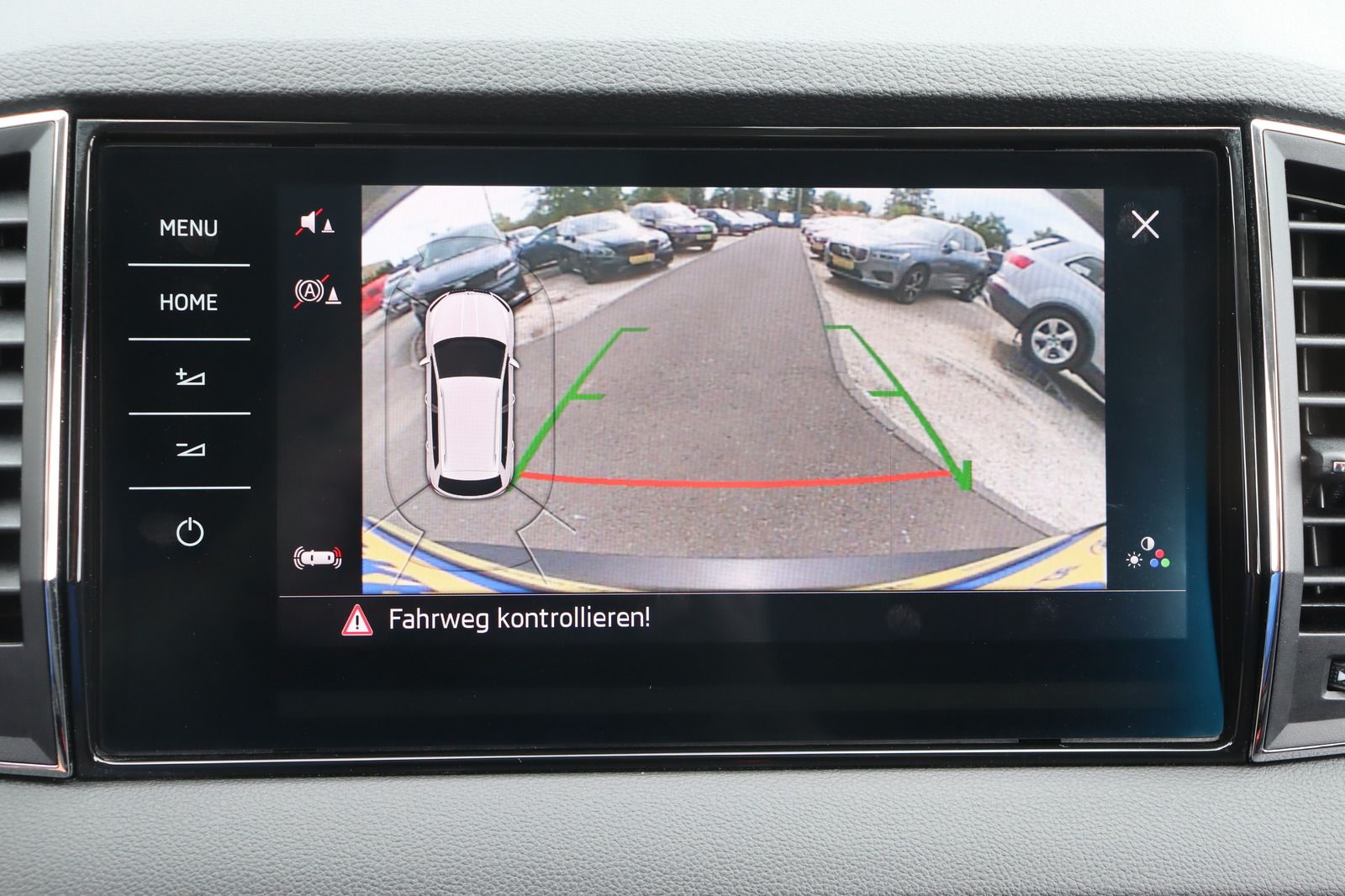 Fahrzeugabbildung SKODA Karoq 4x4 Memory * Navi * DSG * LED * AHK