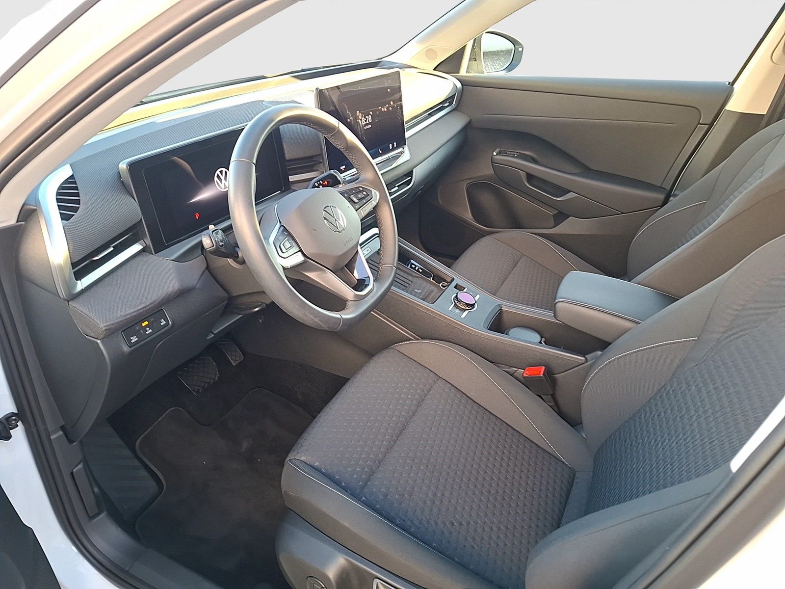 Fahrzeugabbildung Volkswagen T-Roc eTSI  Life DSG LEDplus Navi AID ACC RFK SH