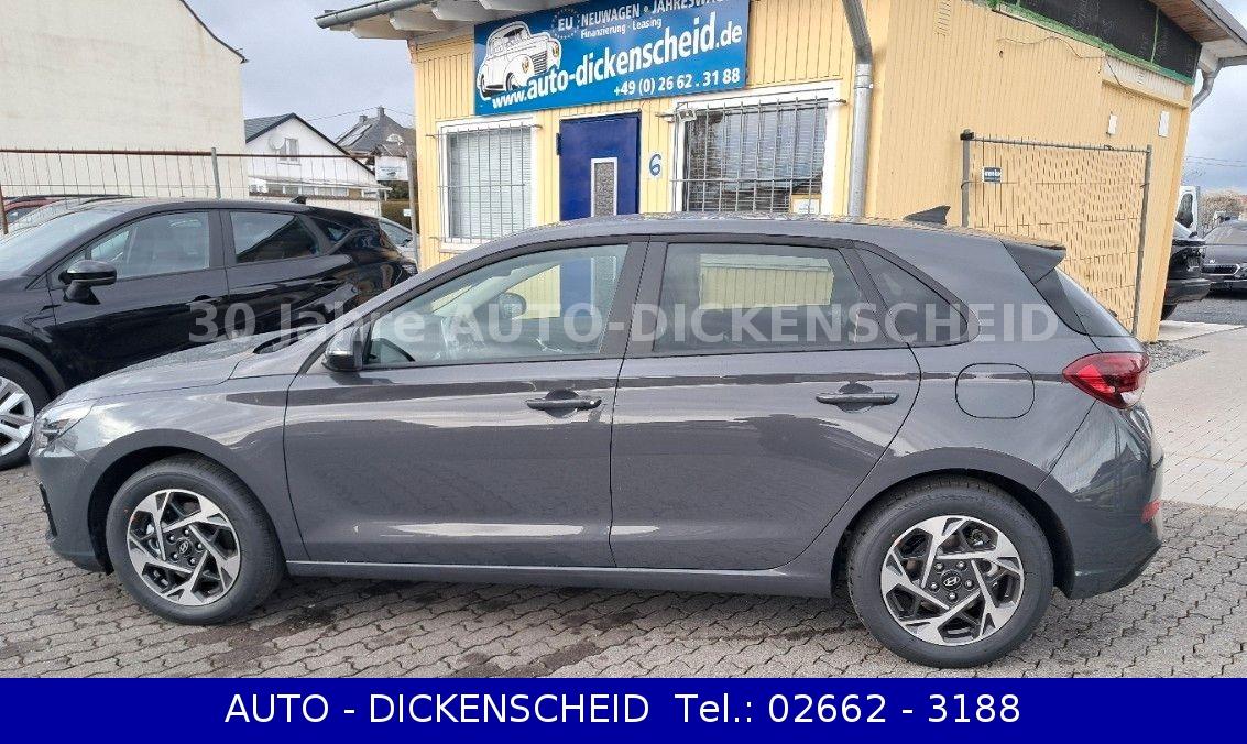 Hyundai i30 Style GO-KLIMAAUTO-SHZ-LHZ-LED-NAVI-PDC v+h-