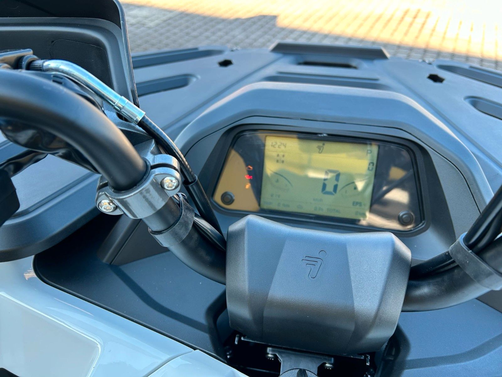 Fahrzeugabbildung Segway SNARLER AT5 L DLX 2025 weiß-rot