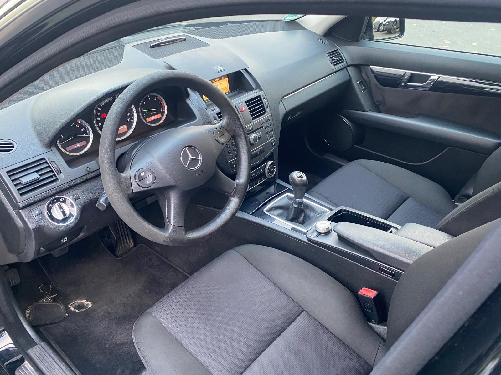 Mercedes-Benz C200 2010 — photo 8