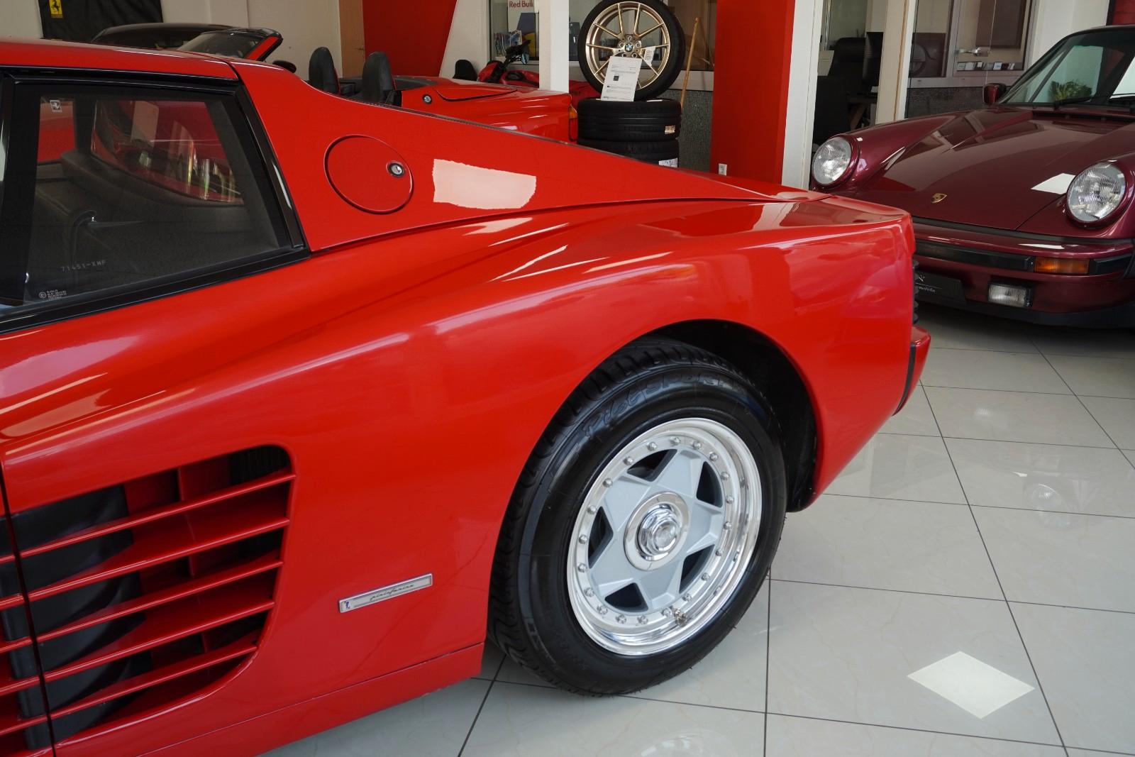 FERRARI TESTAROSSA