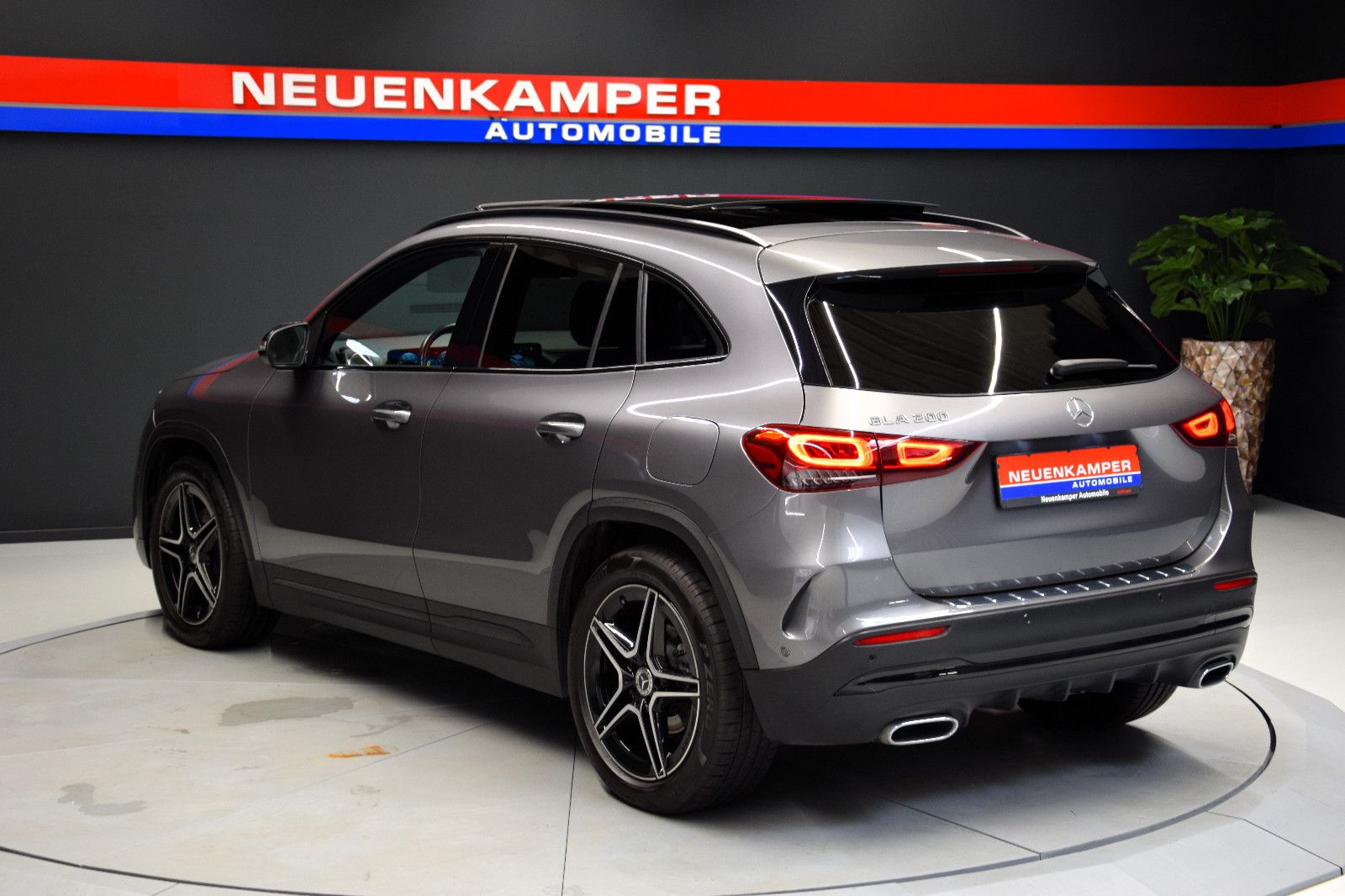 Fahrzeugabbildung Mercedes-Benz GLA 200 AMG-Line LED Kamera Business Pano