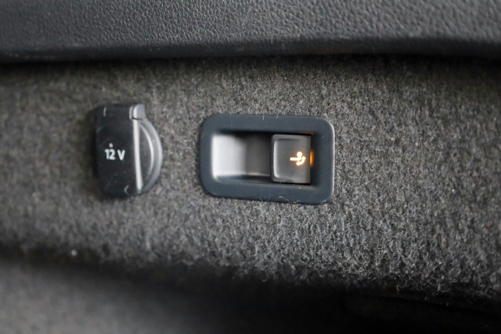 Fahrzeugabbildung Volkswagen Passat Variant Highline T.Leder,Navi,LED,Massage