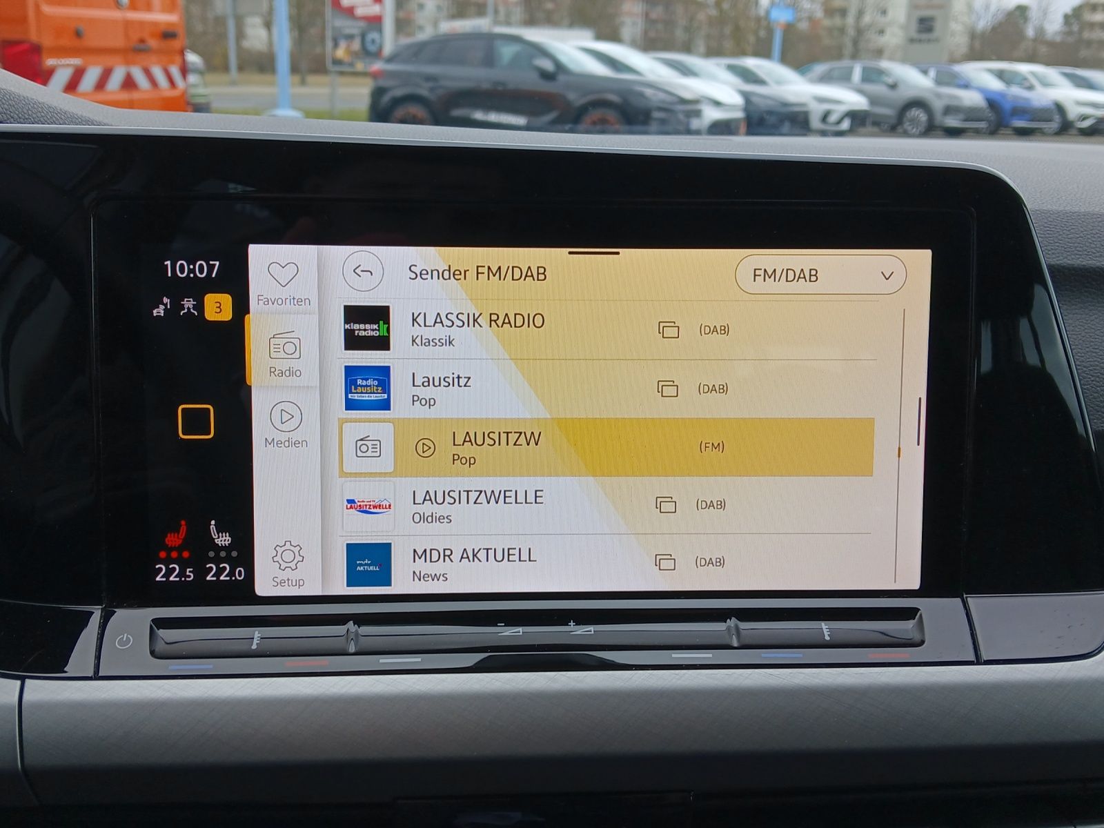 Fahrzeugabbildung Volkswagen Golf VIII Variant TDI Life DSG LED Navi AID ACC