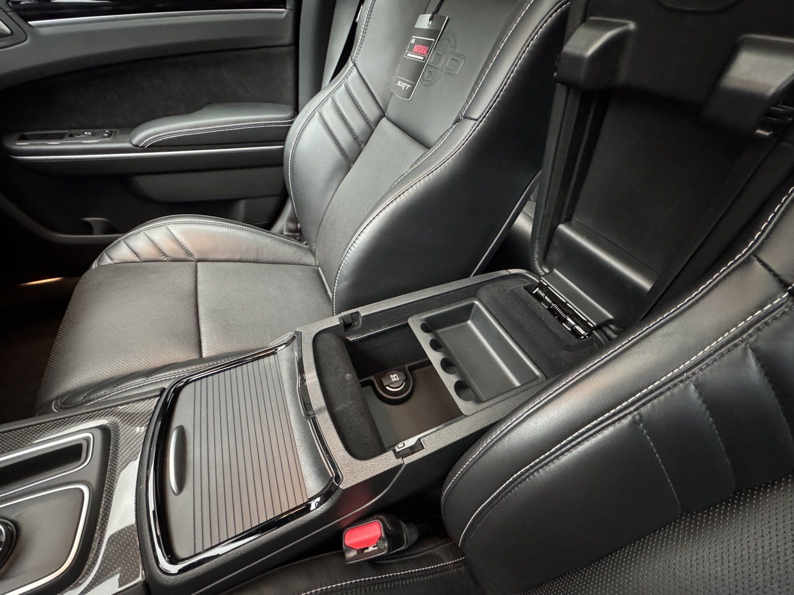 Fahrzeugabbildung Chrysler 300C Final Edition 6.4 Hemi V8/LED/PANO/LEDER