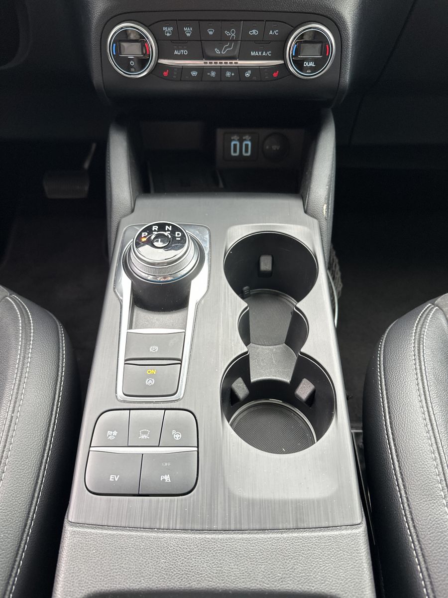 Fahrzeugabbildung Ford Kuga 2.5 PHEV Titanium X NAV+LED+PANO+AHK+B&O+PP