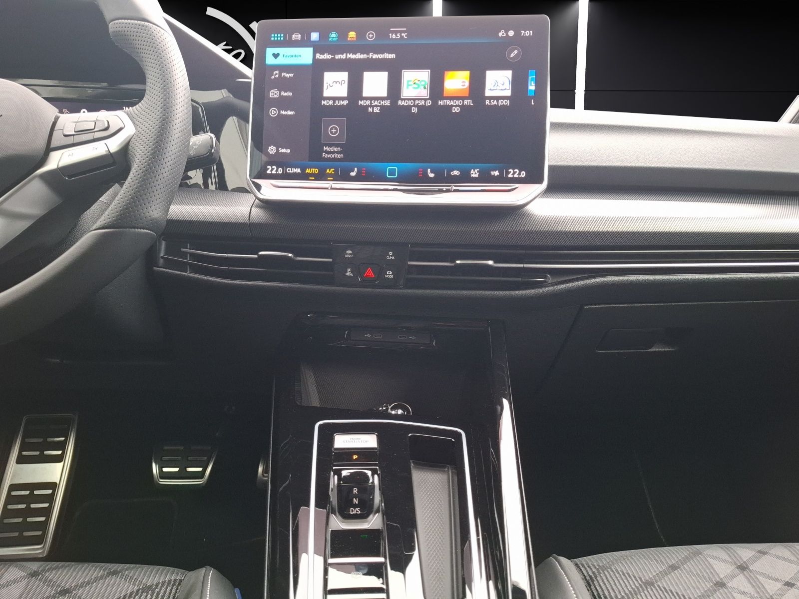 Fahrzeugabbildung Volkswagen Golf VIII Variant eTSI R-Line DSG Standhzg. LED