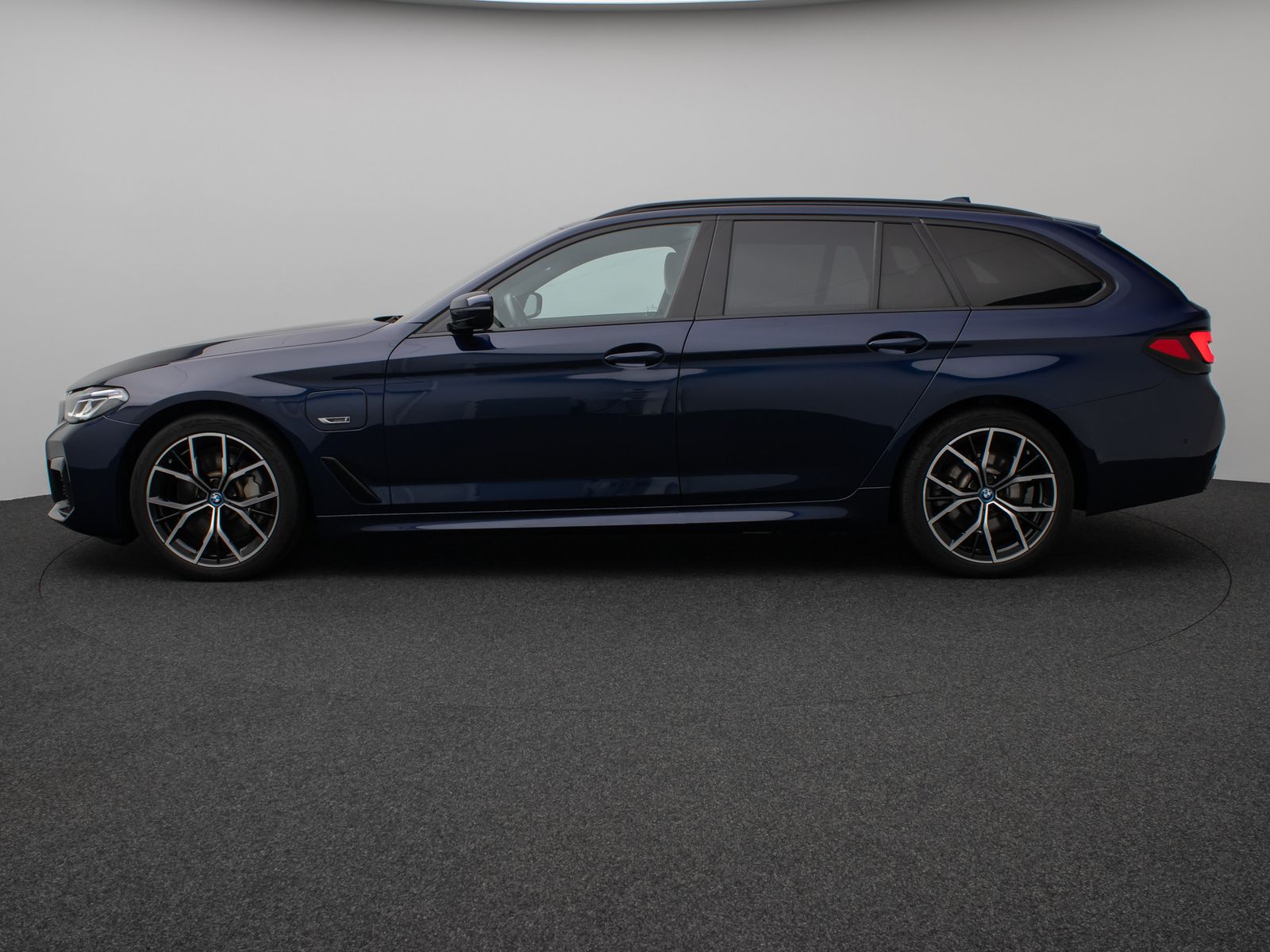 Fahrzeugabbildung BMW 530e xD M Sport Massage Laser HUD DAB Individual