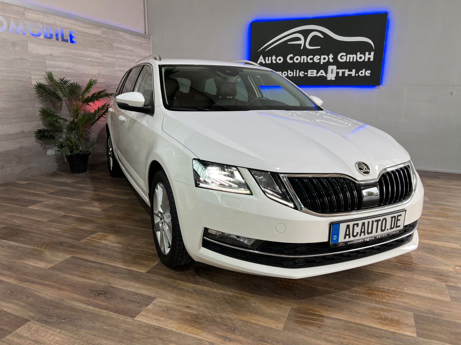 Fahrzeugabbildung SKODA Octavia Combi Premium Edition *Leder*Kamera*LED