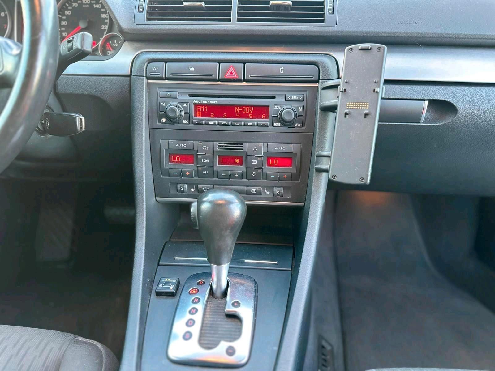 Audi A4 2006 — photo 7