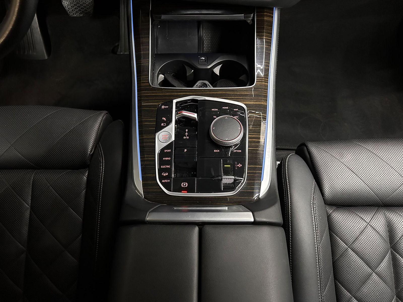 Fahrzeugabbildung BMW X5 50 e xDr PANO+MEMO+LUFT+LED+HEAD+H&K+AHK+360+